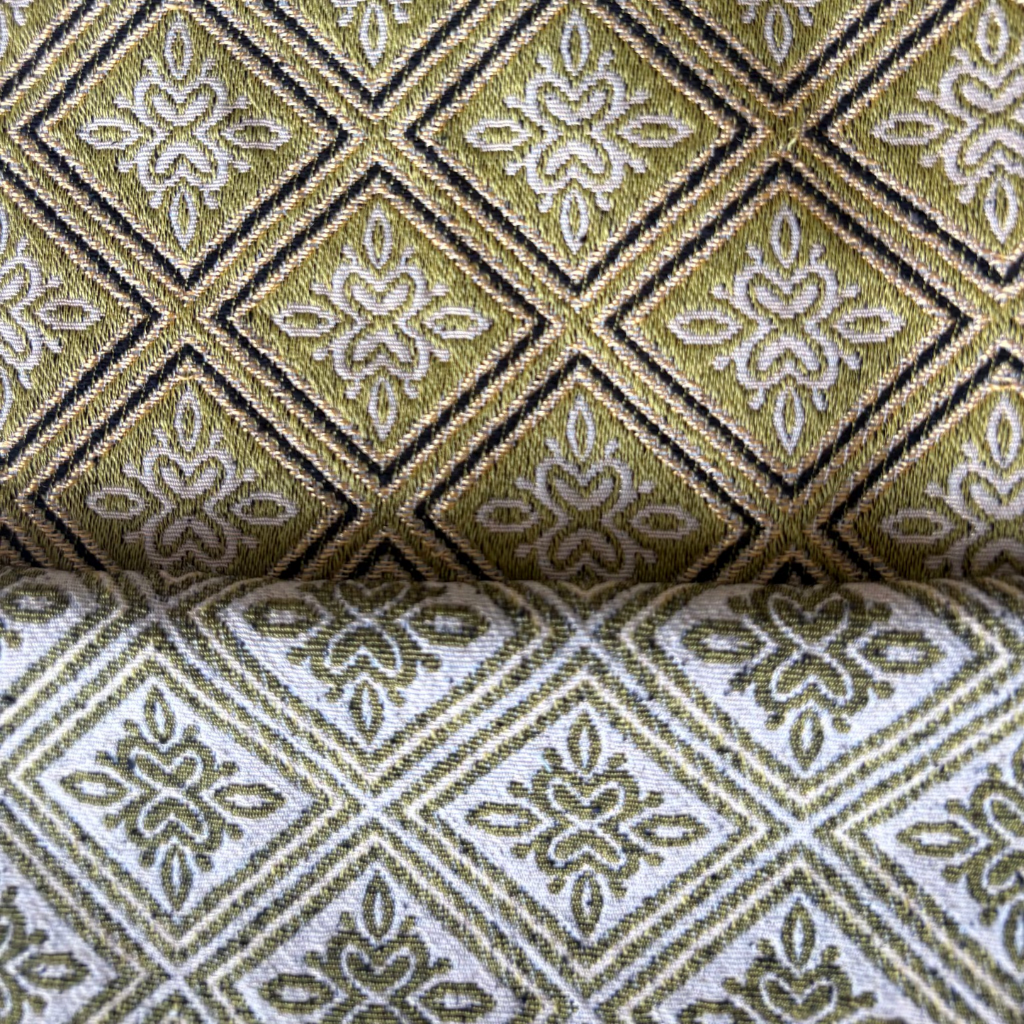 Olive Diamond Jacquard Medallion