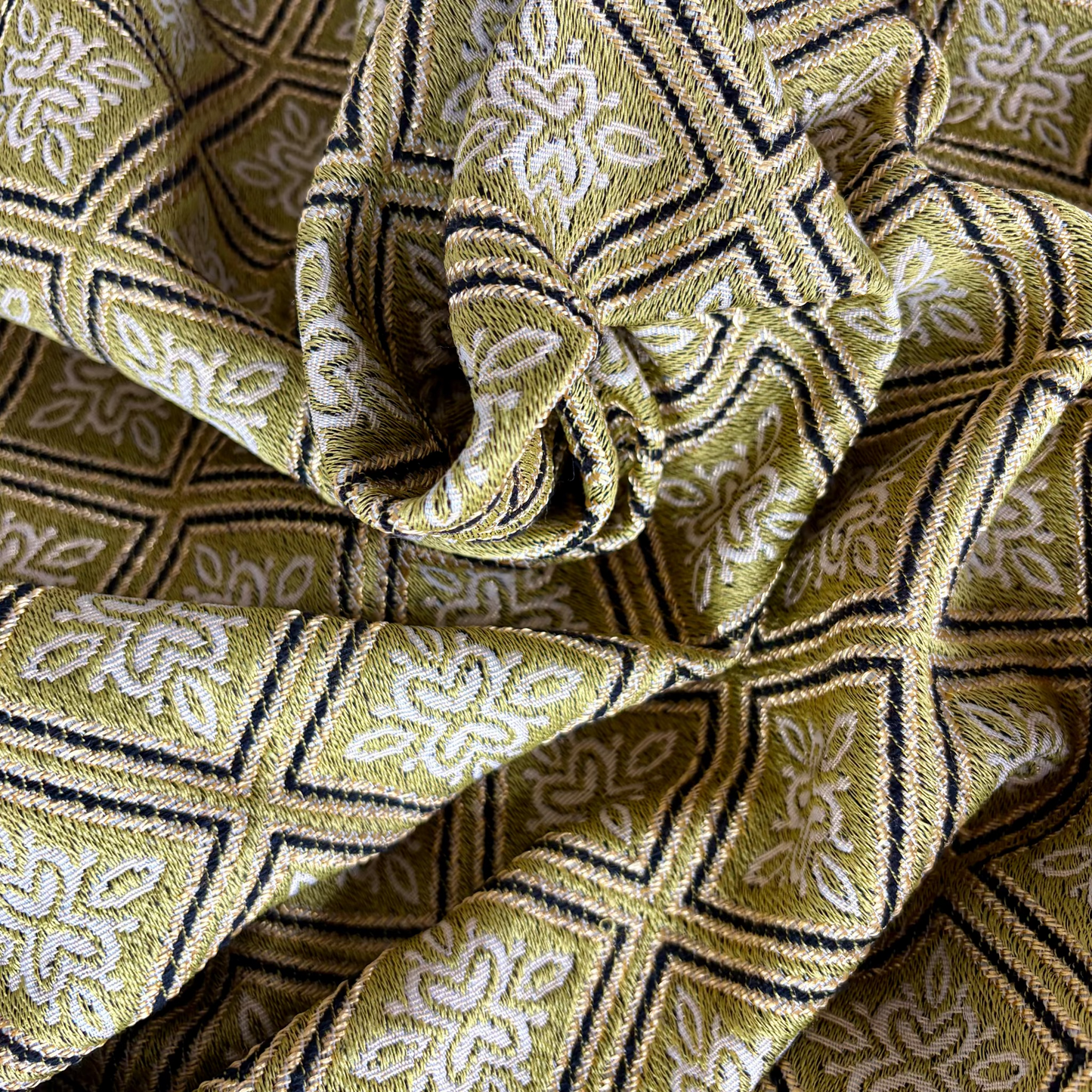 Olive Diamond Jacquard Medallion